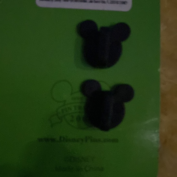 Very Merry Christmas Party Pins 2008 Disney- Stitch. New - Picture 4 of 4